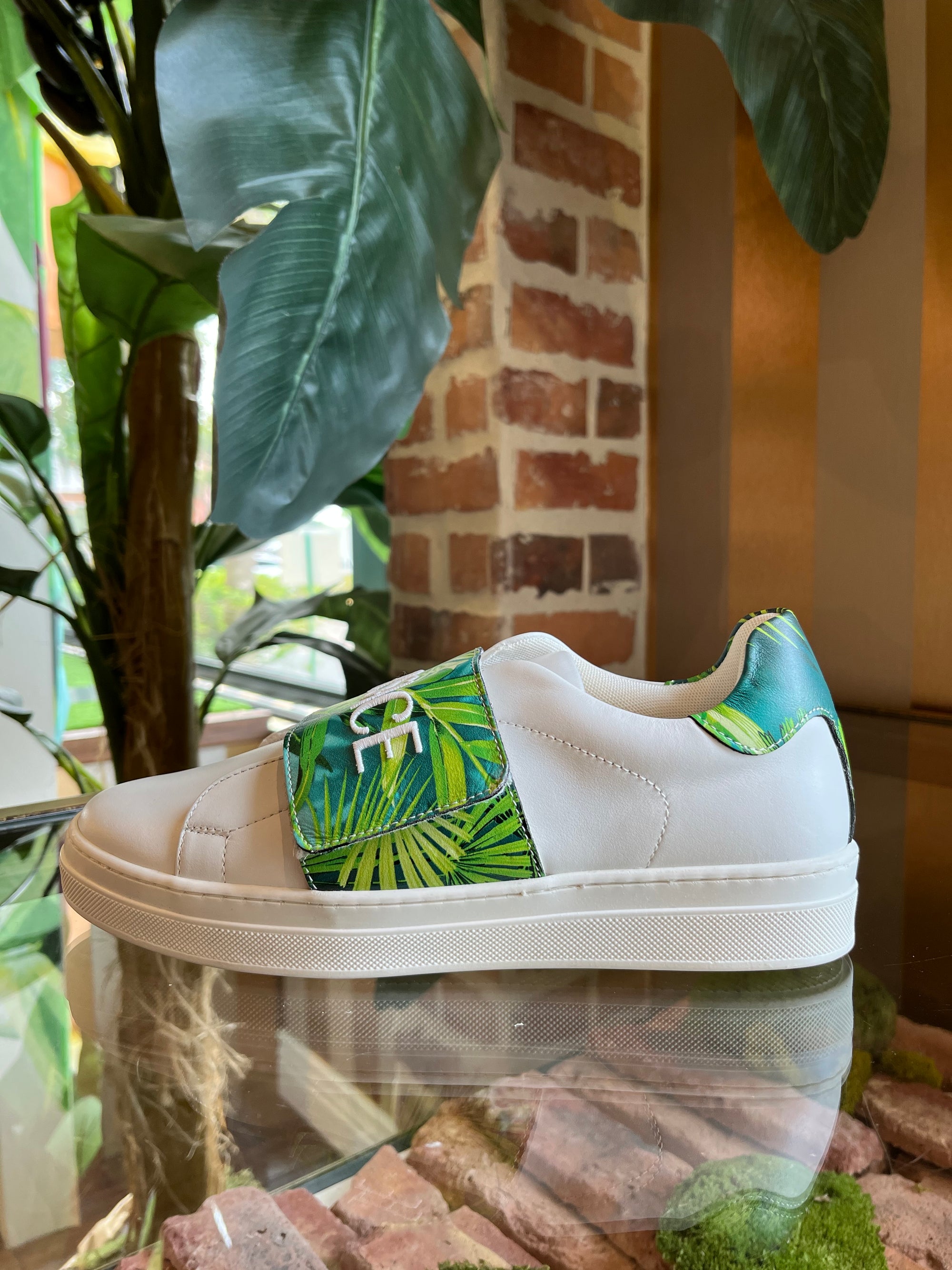 VERSACE White/Green Leather Jungle Print Logo Low Top Trainers SZ39(9US)