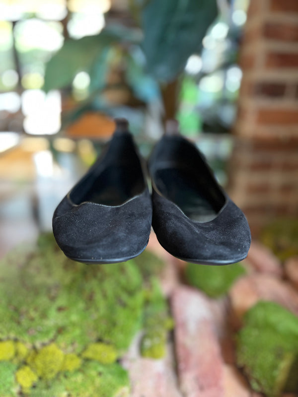 Louis Vuitton ballerinas in black suede with bows