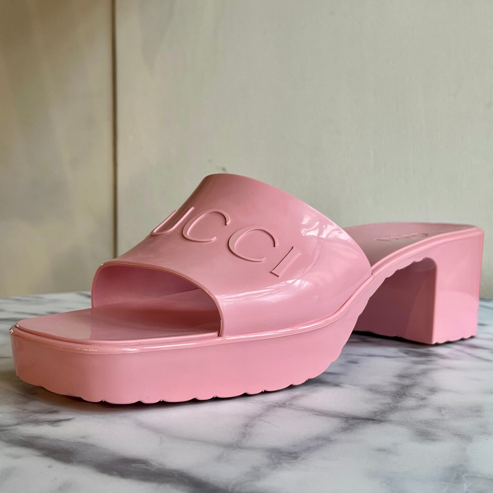 GUCCI Wild Rose Rubber Gucci Logo Platform Slide Sandals 40 TS3185