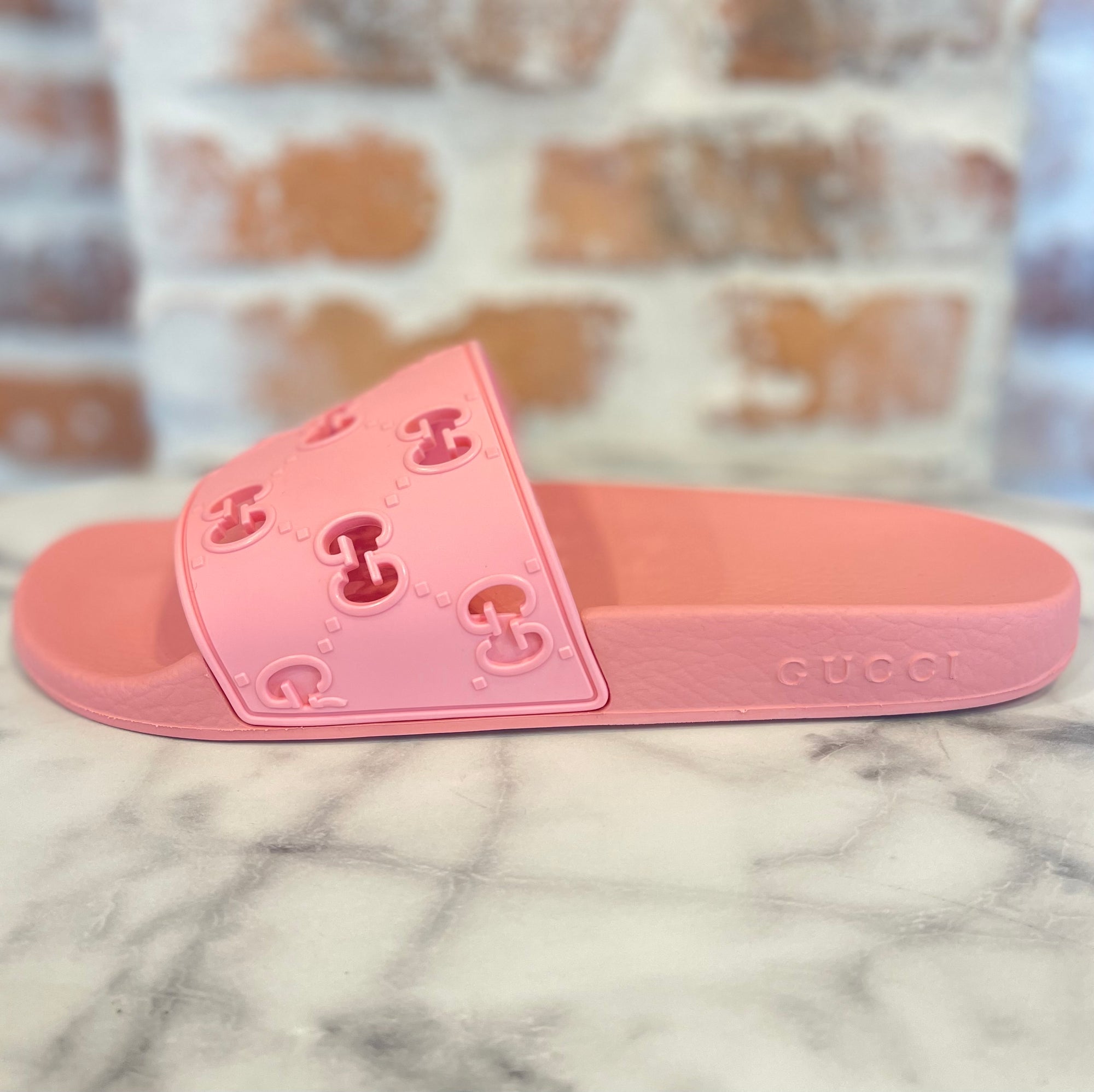 GUCCI Pink Rubber Cutout GG Pool Slides TS3181
