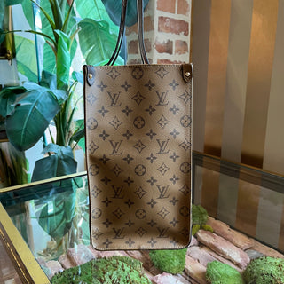 LOUIS VUITTON Onthego GM Reverse Giant Monogram Tote