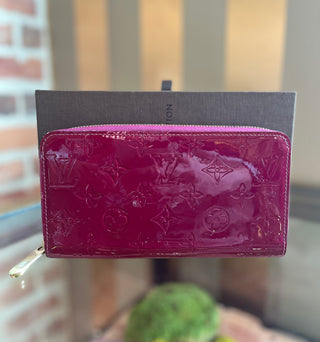 LOUIS VUITTON Amethyste Vernis Zippy Wallet