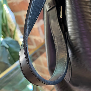 LOUIS VUITTON Noé Black Epi Leather Bucket Bag