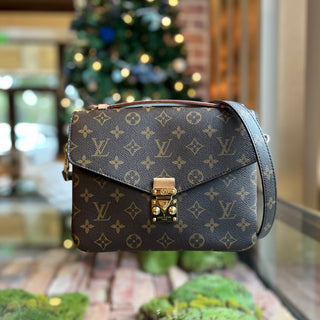 LOUIS VUITTON Pochette Metis Monogram Canvas Shoulder Bag