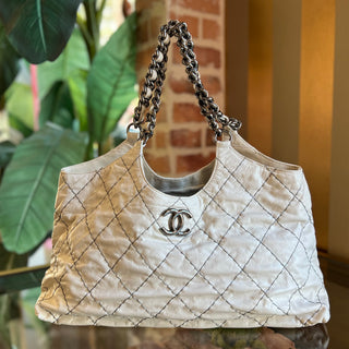 CHANEL White Lambskin Wild Stitch Hobo ADI1152