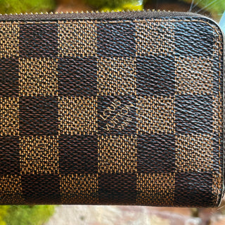 LOUIS VUITTON Damier Ebene Canvas Zippy Wallet