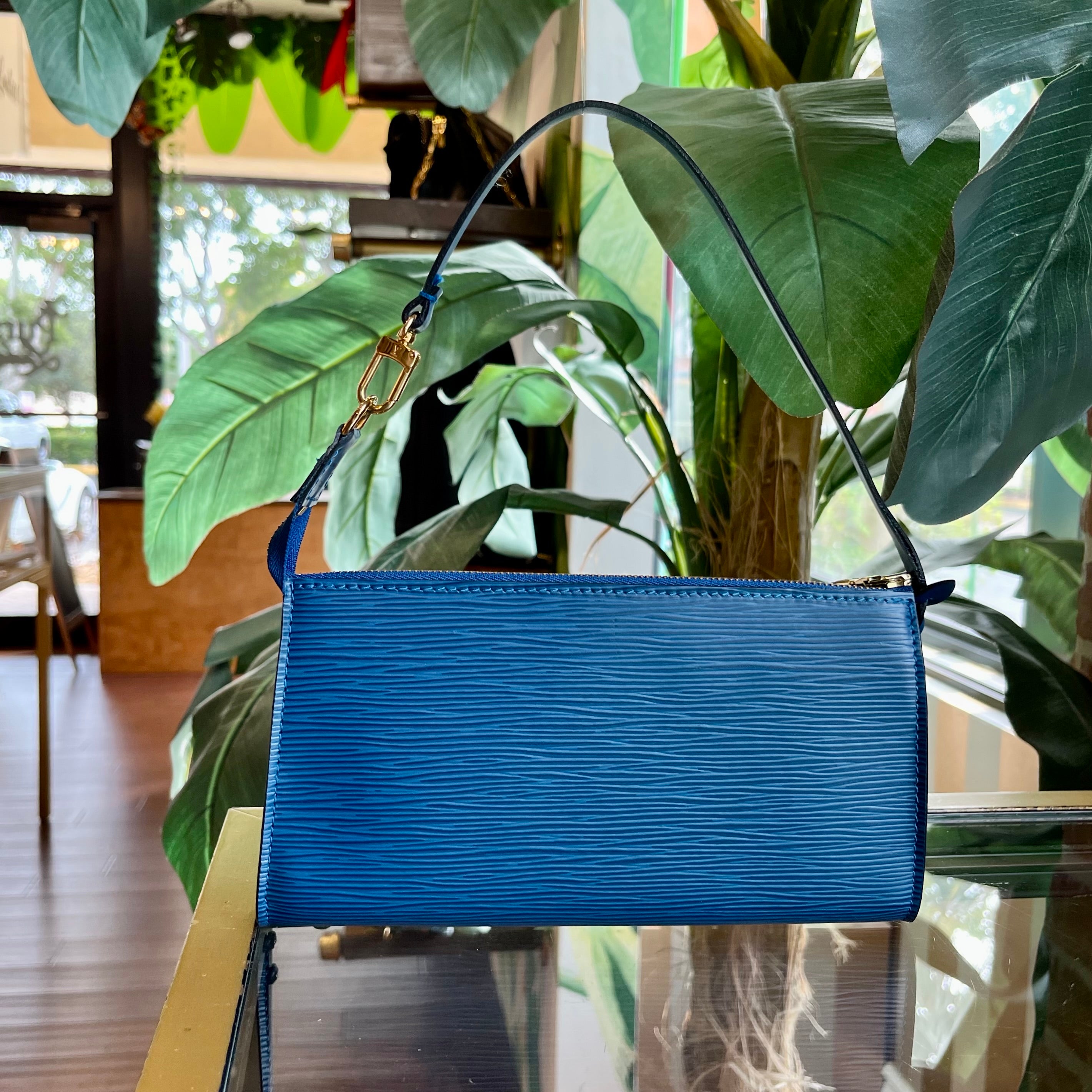 Louis Vuitton Epi Cléry Pochette w/ Strap - Blue Crossbody Bags, Handbags -  LOU685087