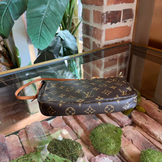 LOUIS VUITTON Pochette Accessories Brown Monogram Canvas Shoulder Bag