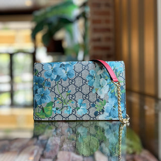 GUCCI Blooms Wallet on Chain GG Supreme Monogram Canvas Shoulder Bag
