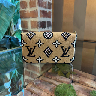 LOUIS VUITTON Monogram Wild At Heart Felicie Strap & Go Arizona Creme