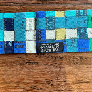 HERMES Turquoise Blue Vif Bolduc au Carre Plumetis Silk Twilly