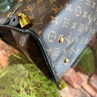 LOUIS VUITTON Popincourt MM Noir Monogram Canvas Tote