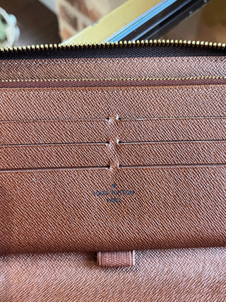 LOUIS VUITTON Monogram Zippy Organizer Wallet