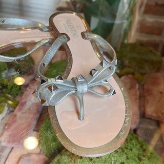 VALENTINO Silver Bow Jelly Rockstud Sandals SZ 39 (US 9)
