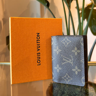 LOUIS VUITTON Monogram Canvas Card Holder