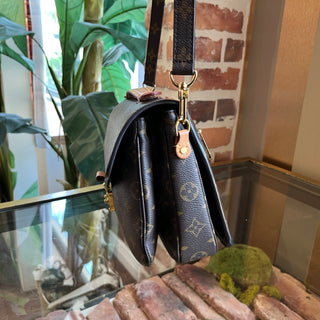 LOUIS VUITTON Pochette Metis Brown Monogram Canvas Shoulder Bag