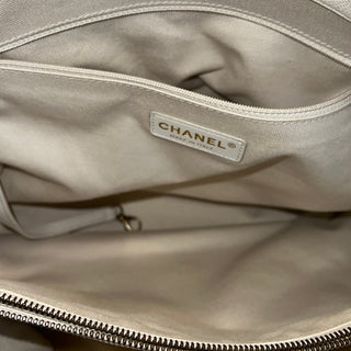 CHANEL Chic Quilt White Matte Caviar Leather Tote Bag