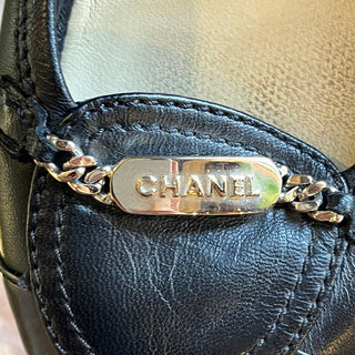 CHANEL Black Leather Chain Link Flats SZ 37 (US 7)
