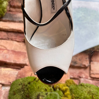 MANOLO BLAHNIK White/Black Slingback Patent Leather Heels SZ 35 (US 5)
