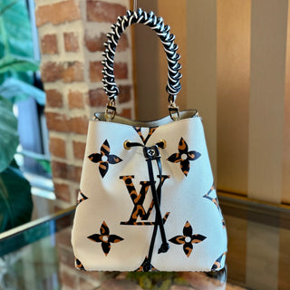 LOUIS VUITTON Monogram Giant Jungle NéoNoé MM