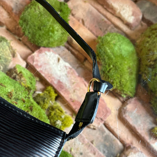 LOUIS VUITTON Pochette Accessories 21 Black Epi Leather Vintage Shoulder Bag