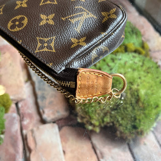LOUIS VUITTON Mini Pochette Accessories Brown Monogram Canvas Handbag