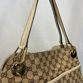 GUCCI GG Supreme Canvas Medium Eclipse Shoulder Bag