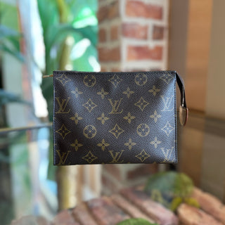 LOUIS VUITTON Toiletry 19 Brown Monogram Canvas Pouch