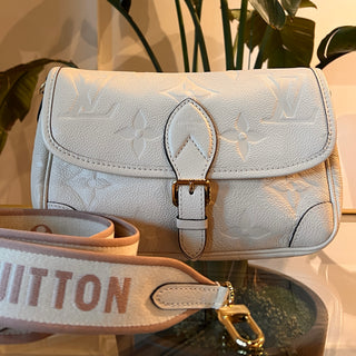 LOUIS VUITTON Diane Creme Shoulder Bag