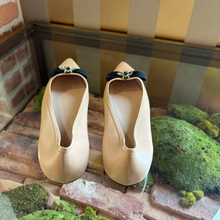 GUCCI Beige Leather Bow Bee Flats SZ 42
