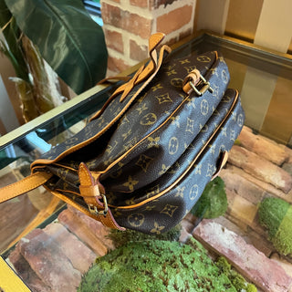 LOUIS VUITTON Saumur 30 Brown Monogram Canvas Vintage Crossbody Bag