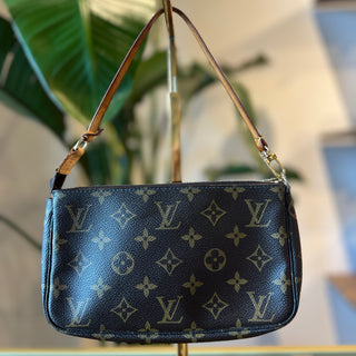 LOUIS VUITTON Monogram Pochette