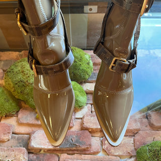 FENDI Brown Patent Leather Boots SZ 39 (US 9)