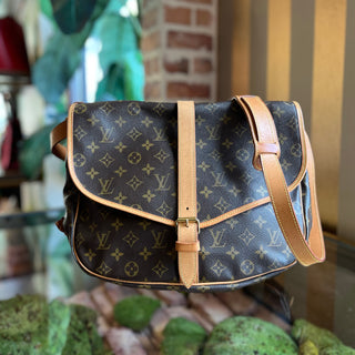 LOUIS VUITTON Saumur 35 Brown Monogram Canvas Vintage Crossbody Bag