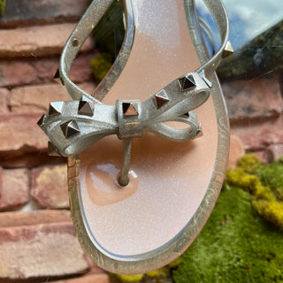 VALENTINO Silver Bow Jelly Rockstud Sandals SZ 39 (US 9)