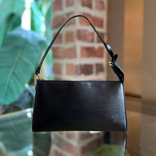 LOUIS VUITTON Pochette Accessories 21 Black Epi Leather Vintage Shoulder Bag