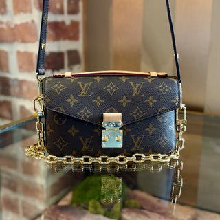LOUIS VUITTON Pochette Métis East West Crossbody
