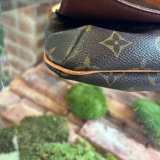 LOUIS VUITTON Musette Tango Shoulder Bag