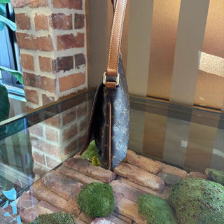 LOUIS VUITTON Vintage Musette Flap Tango Shoulder Bag