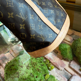 LOUIS VUITTON GM Brown Monogram Canvas Bucket Bag