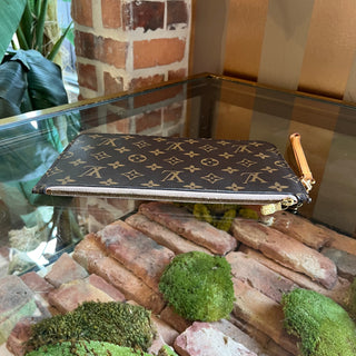 LOUIS VUITTON Monogram Pouch
