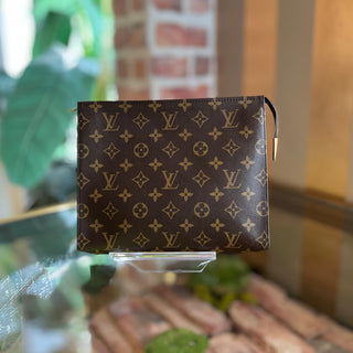 LOUIS VUITTON Toiletry 26 Monogram Canvas Pouch