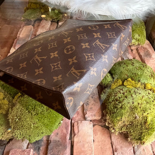 LOUIS VUITTON Toiletry 26 Monogram Canvas Pouch