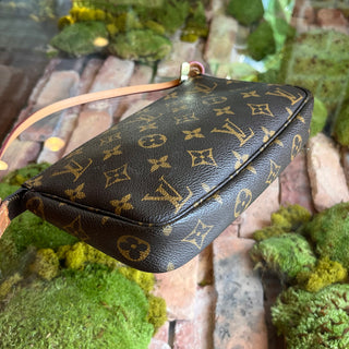 LOUIS VUITTON Pochette Accessories Vintage Monogram Canvas Shoulder Bag