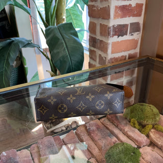 LOUIS VUITTON Toiletry 19 Brown Monogram Canvas Pouch