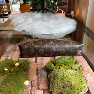 LOUIS VUITTON Toiletry 26 Monogram Canvas Pouch