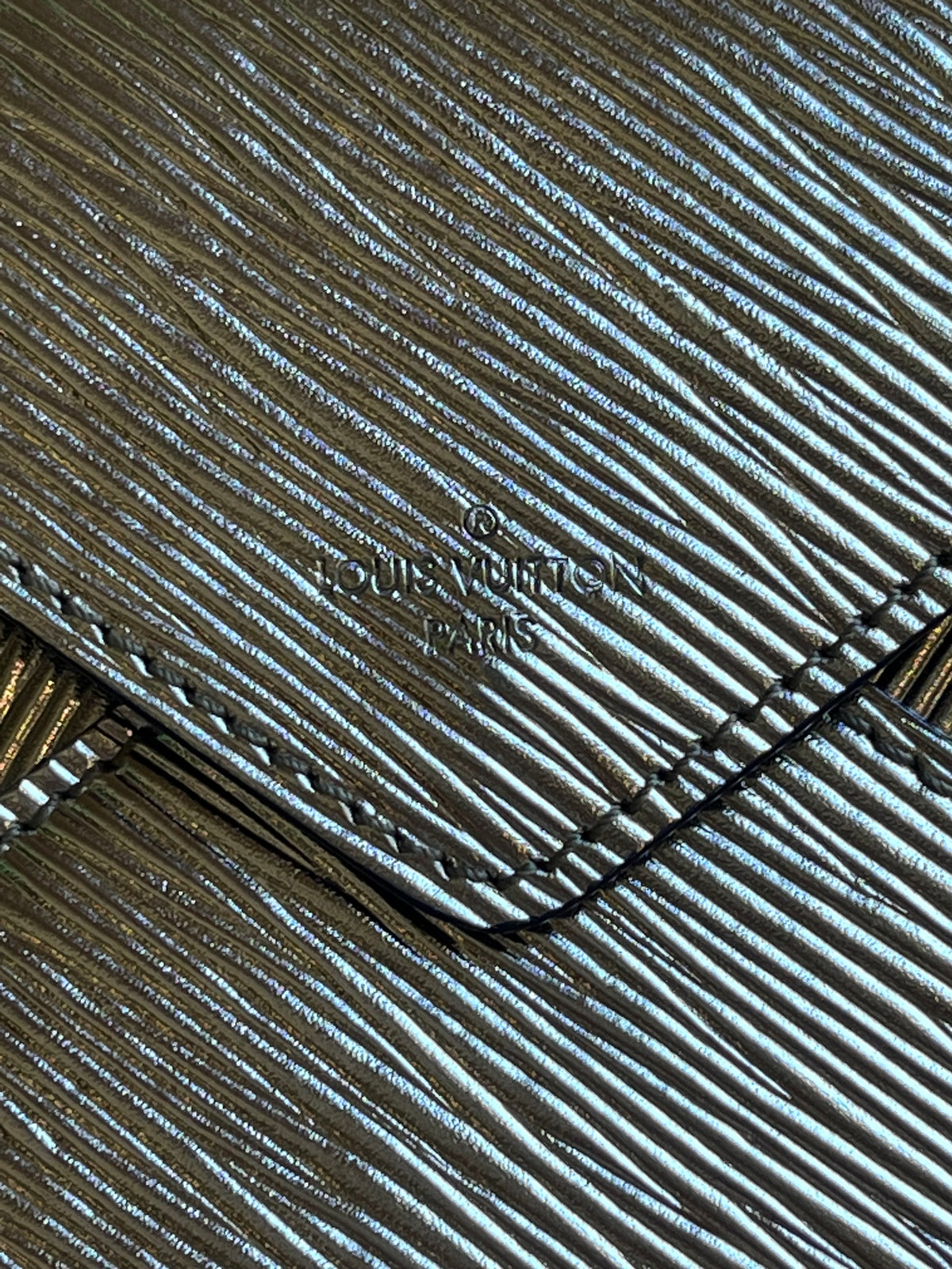 LOUIS VUITTON Metallic Silver Epi Leather Envelope Clutch