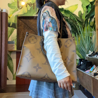 LOUIS VUITTON OntheGo MM Reverse Monogram Canvas Tote Bag