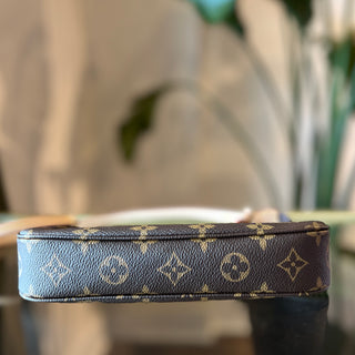 LOUIS VUITTON Monogram Pochette