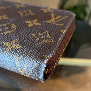 LOUIS VUITTON Monogram Zippy Wallet